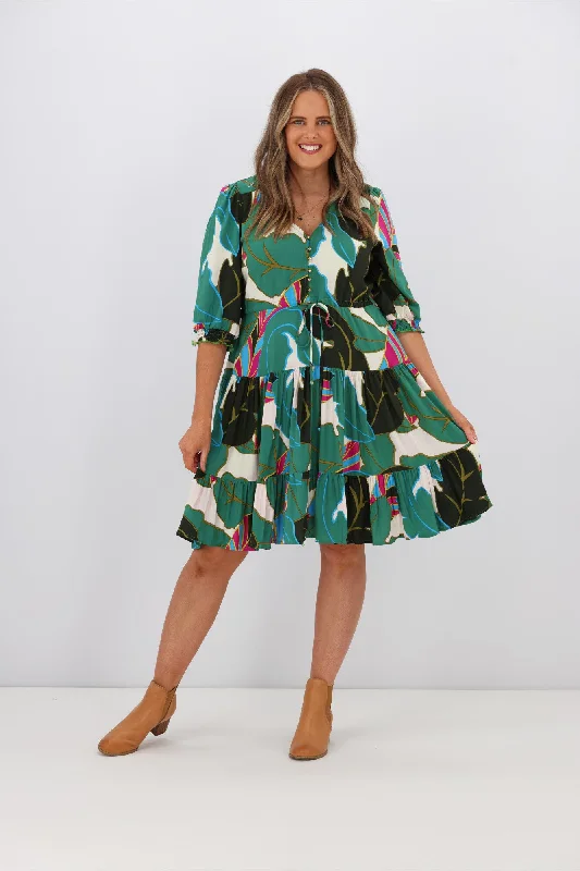 Fria Tori Green Leaf Print 3/4 Sleeve Selma Short Dress Green Best floral dresses for hourglass body shape